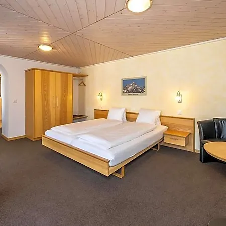 Aktiv & Hannigalp ホテル